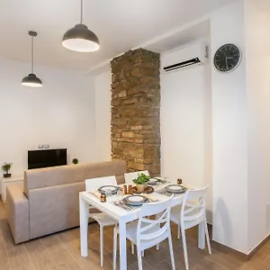 https://holidays-in.it-lombardy.com
